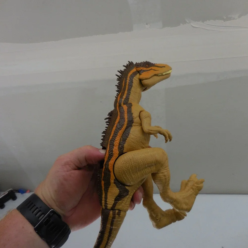 Jurassic World Mattel Roar Attack Metriacanthosaurus Dinosaur Action Figure Tan